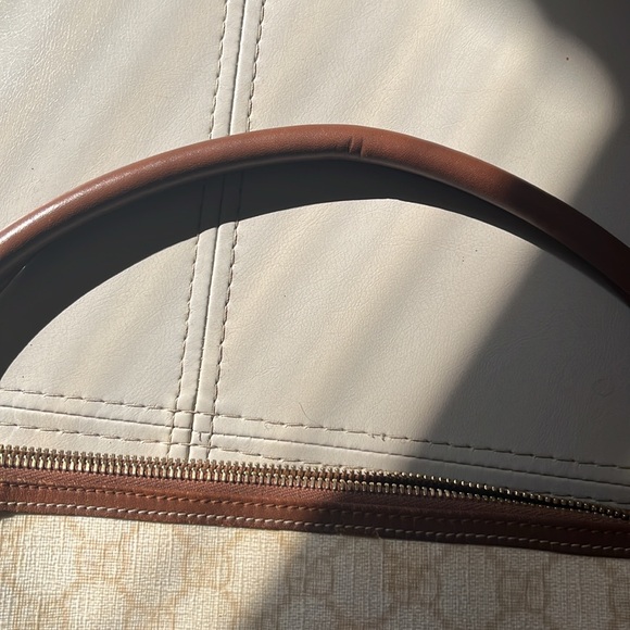 GUCCI bag approximately 7” x 9” off white with brown leather gorgeous! - Picture 5 of 11